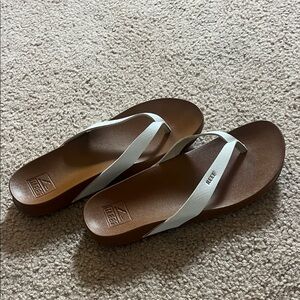 Reef Women's White Strap Brown Footbed Sandals